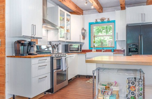 Leicester Cabin | Secluded Cabin with Quality Furnishing + Hot Tub