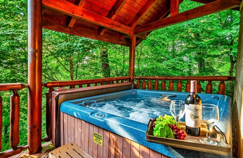 Sevierville Cabin | ⭐ SECLUDED HOT TUB GAME ROOM LOCATION EASY ROADS! ⭐