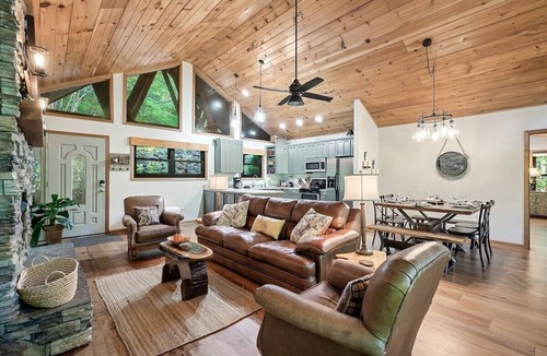 Sevierville House | Secluded onRiver, 4 K Suites Fishin Firepit Hottub