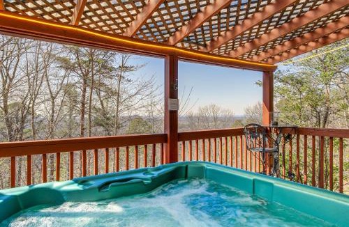 Sevierville House | Secluded Sevierville Cabin: Hot Tub & Mtn Views!