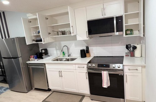 West Edmonton Apartment | Selah Suite