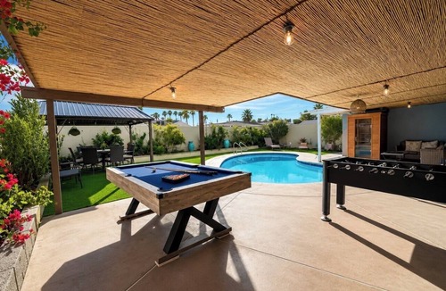 Las Vegas House | Serene 4-bedroom house with AC in lovely Las Vegas with Private Pool and Sauna