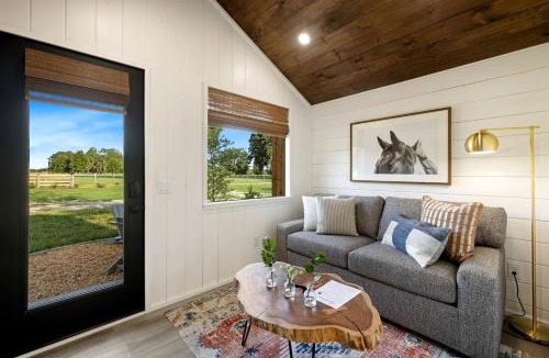 Lake City House | Serene and Cozy Cabin near Gilchrist Blue Springs, Perfect for a Small Town Florida Getaway