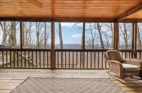 Valley Head Cabin | Serene Getaway | Hot Tub & Mountain Views