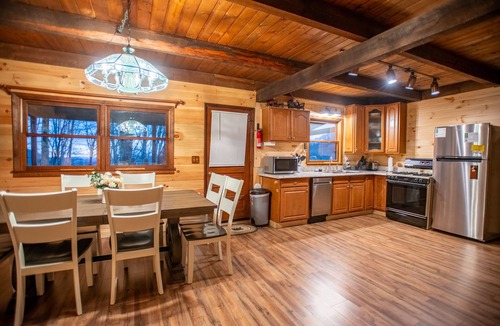 Wolf Laurel Cabin | Serene Mtn cabin, views, hot tub, skiing, hiking, close to Asheville
