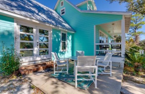Holiday Harbor House | Serene Pensacola Vacation Rental w/Gas Grill