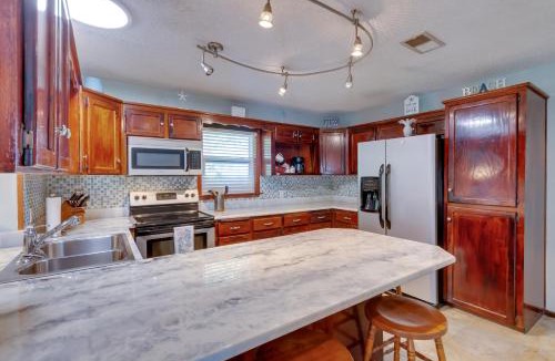 Holiday Harbor House | Serene Pensacola Vacation Rental w/Gas Grill