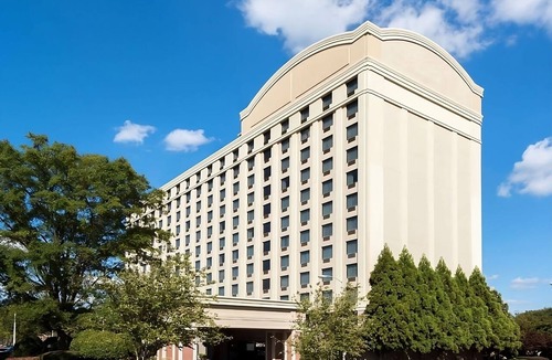 Eagan Park Apartment | Serene Retreat Near Georgia Aquarium! Pet-friendly Property, Outdoor Pool!