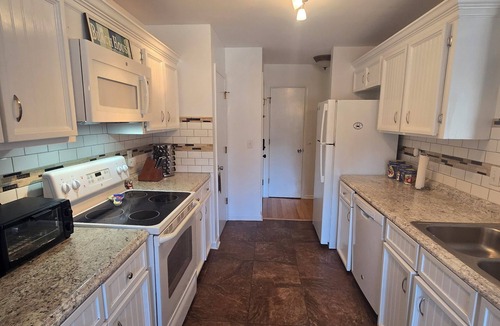 Ocean Ridge House | Serene sanctuary in the trees! First floor with ramp. Chef's kitchen.