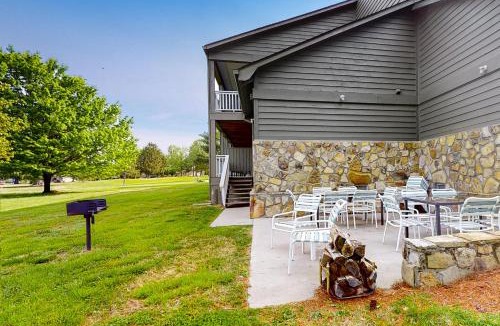 Baneberry House | Serene Studio W Patio Near Lake Dog Friendly Gym