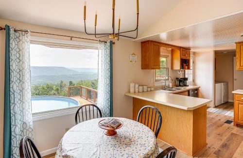 Trenton House | Serene Trenton Home w/Pool & Mountain Views!