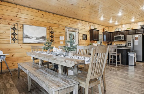 Sevierville Cabin | Sevierville Cabin*Sleeps 8*Close to Shopping & Fun