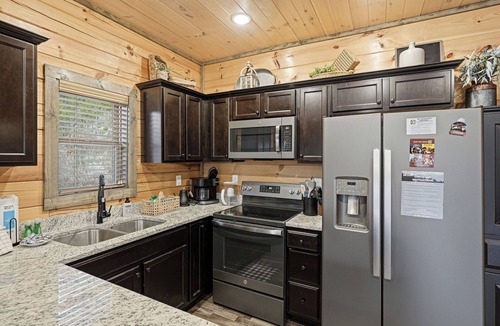 Sevierville Cabin | Sevierville Cabin*Sleeps 8*Close to Shopping & Fun