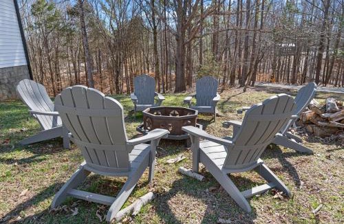 Winchester House | Shady Cove Retreat With Peaceful Views Firepit with Marina and Lake Access Nearby