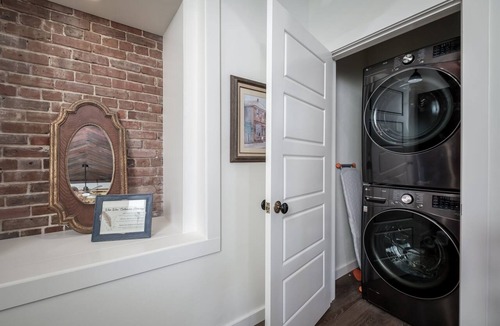Cedar Key Apartment | Ship Style Luxury Downtown, Boat Trailer Parking!