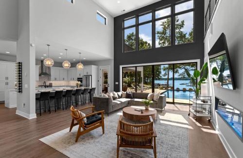 Mayhew House | Shoreline on Stonemarker wHeated Pool Game Room 1421