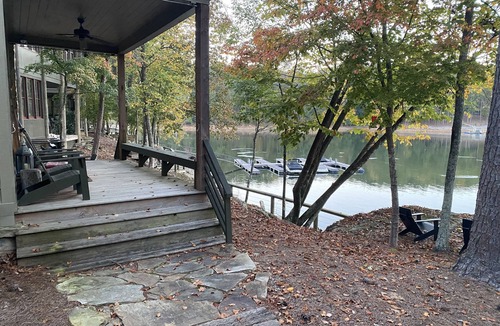 Crane Hill House | Silverock Smithlake- wonderful views sleeps 10 - 2 pools, pet friendly