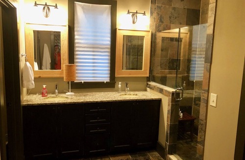 Logan House | SilverRock Cove-Family Fun Lake View Home with Resort Amenities-Smith Lake
