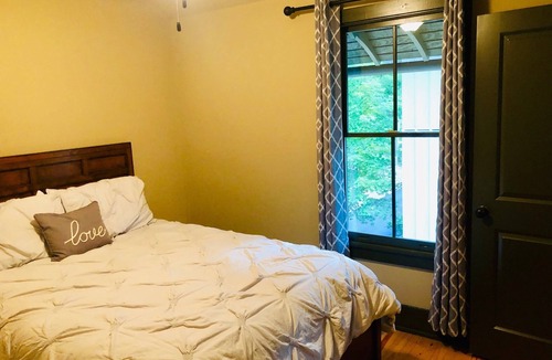 Logan House | SilverRock Cove-Family Fun Lake View Home with Resort Amenities-Smith Lake
