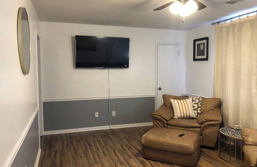 Statesboro Apartment | Simply Home-Convenient to major stores, restaurants and 9 minutes to Water Park!