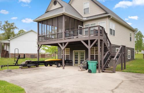 Houston House | Simply Sipsey - Gorgeous Flat Lot With Zero Steps To The Dock!