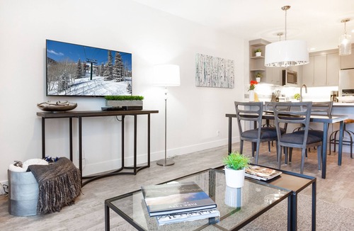 North Park City Condo | Ski, Hike, Bike out the door. Hot Tub, Hot Pools, Gym, Pickleball,Tennis Courts