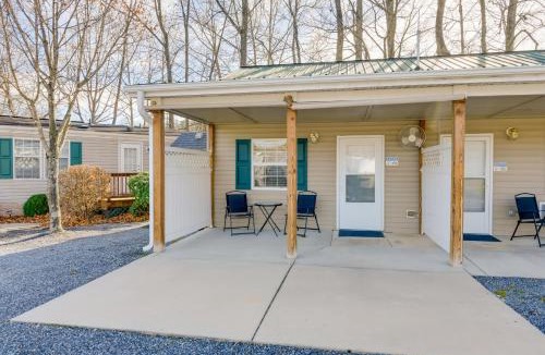 Waynesville Apartment | Ski, Hike & Relax in the Smokies! Waynesville Apt
