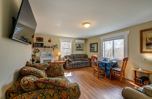 Qualla Cabin | Ski & hike/Shared Hot tub: Cozy Whittier Retreat!