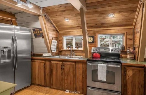 Skykomish Cabin | SkyCamp: Exclusive Stevens Pass Retreat w/5 Cabins, Spas & Sauna