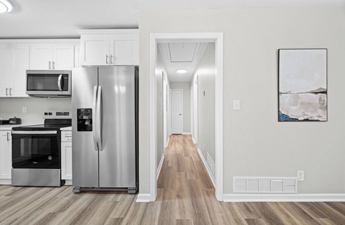 Stockbridge House | Sleek 3 BR home w/self check in Private!