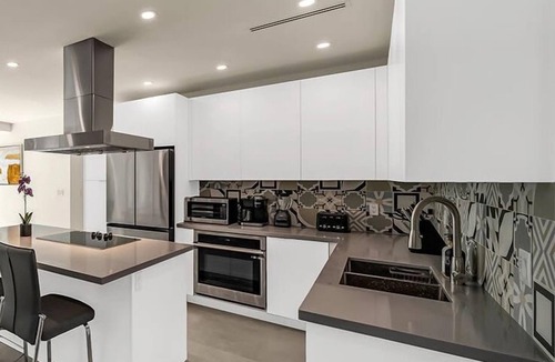 Golden Glades House | Sleek Brand New Home+Heated Pool+Basketball Court