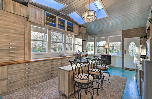 Fayetteville House | Sleek Fayetteville Home < 1 Mi to City Center