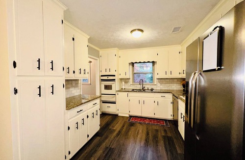 Acworth House | Sleep 10 Newly Listed Vacation Home in Acworth near many restaurants & groceries
