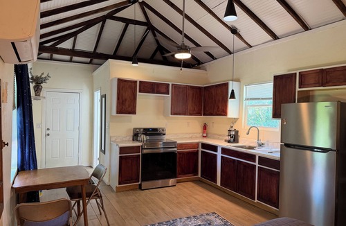Eustis Cottage | Sleep well in our charming cottage in Eustis with cool AC.
