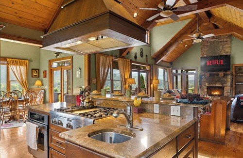 River Ridge House | Sleeps 22 On 17 Acres, River Access, Pet Friendly