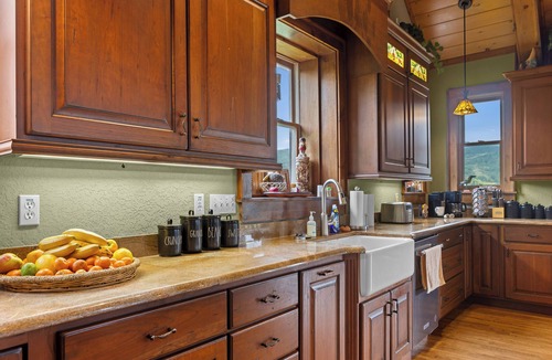 River Ridge House | Sleeps 22 On 17 Acres, River Access, Pet Friendly
