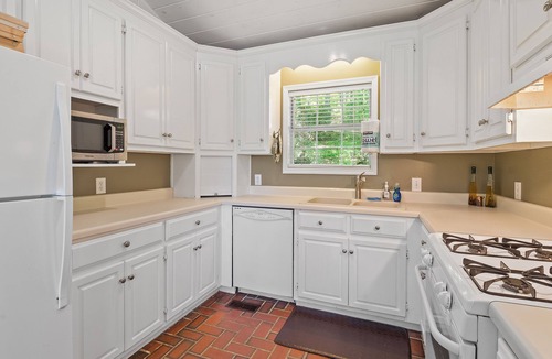 Crane Hill House | Smith Lake Retreat - close to Trident Marina