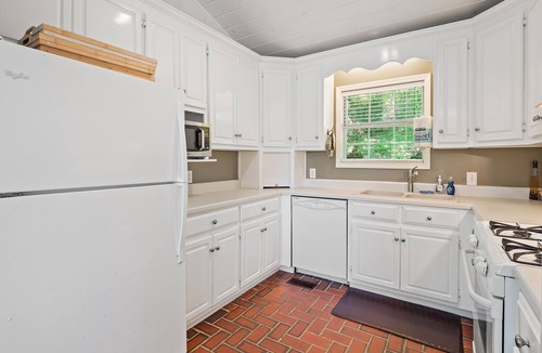 Crane Hill House | Smith Lake Retreat - close to Trident Marina