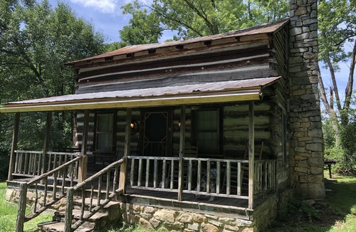 Sevierville Cabin | Smokey Mtn. Romantic Handcrafted Cabins