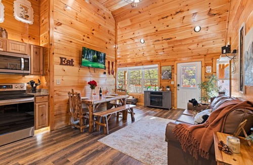 Sevierville Cabin | Smokies Couple Getaway