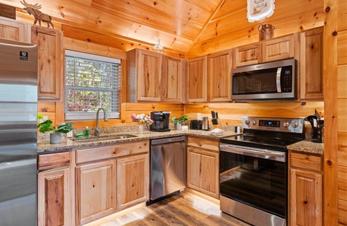 Sevierville Cabin | Smokies Couple Getaway