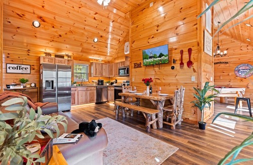 Sevierville Cabin | Smokies Couple Getaway