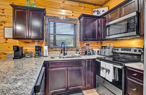 Sevierville Cabin | "Smoky Hollow"- Hot Tub, Pool, BBQ, XBox, and Games