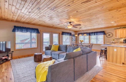 Maggie Valley Cabin | Smoky Mountain Getaway/Vast Views/Wandering Elk