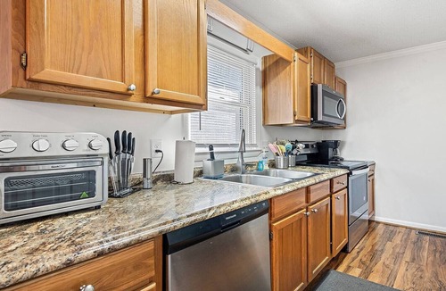 Maggie Valley House | Smoky Mountain Solace-Stunning Views! Pet Friendly