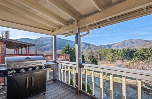Maggie Valley House | Smoky Mountain Solace-Stunning Views! Pet Friendly
