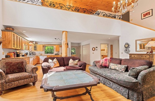 Mountain Springs House | Smoky Mountains, 3K ft. elevation, Hot Tub, 5 acres trails, game room for kids