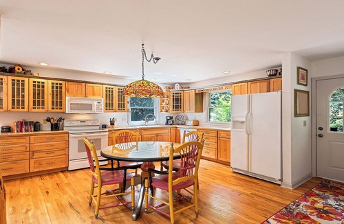 Mountain Springs House | Smoky Mountains, 3K ft. elevation, Hot Tub, 5 acres trails, game room for kids