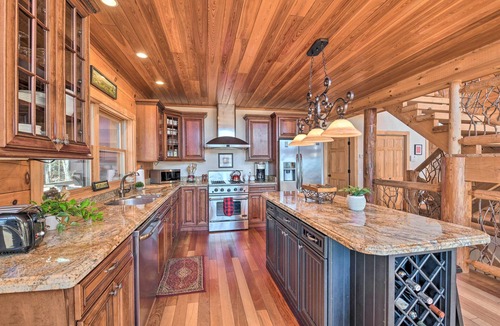 Waynesville House | Smoky Mtn Cabin by Cataloochee Valley Elk Viewing!