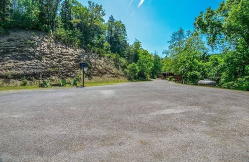 Sevierville Cabin | Smoky Mtn Large Private Douglas Lake Lodge- 12 acres- Sevierville